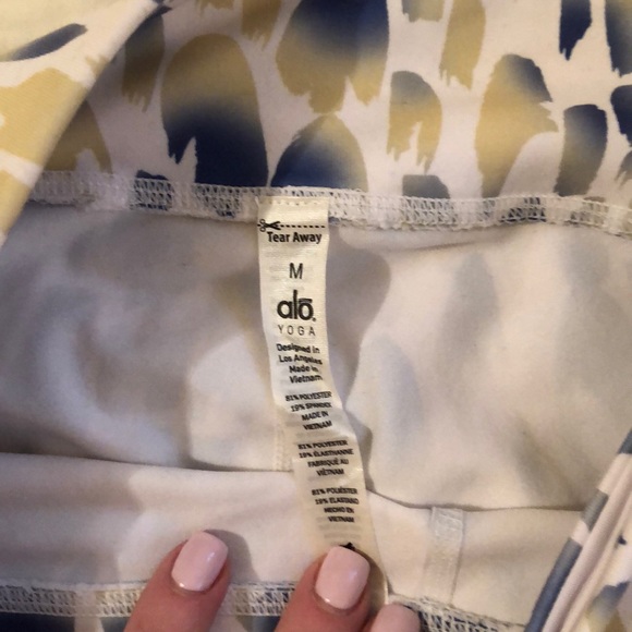 Alo Capri pant size M - Picture 3 of 3